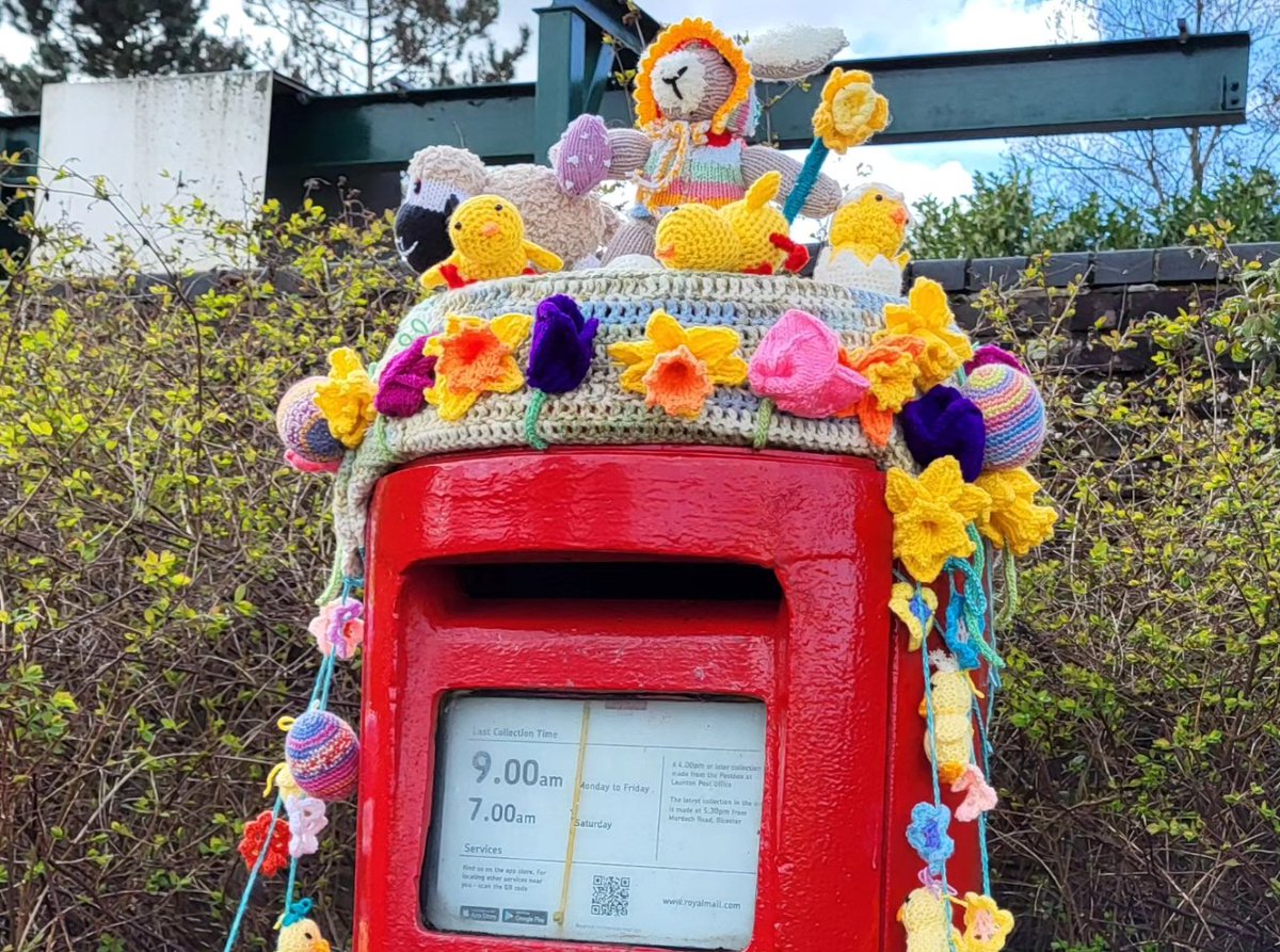 One of my favourite things about living where I do is the seasonal postbox outfits.