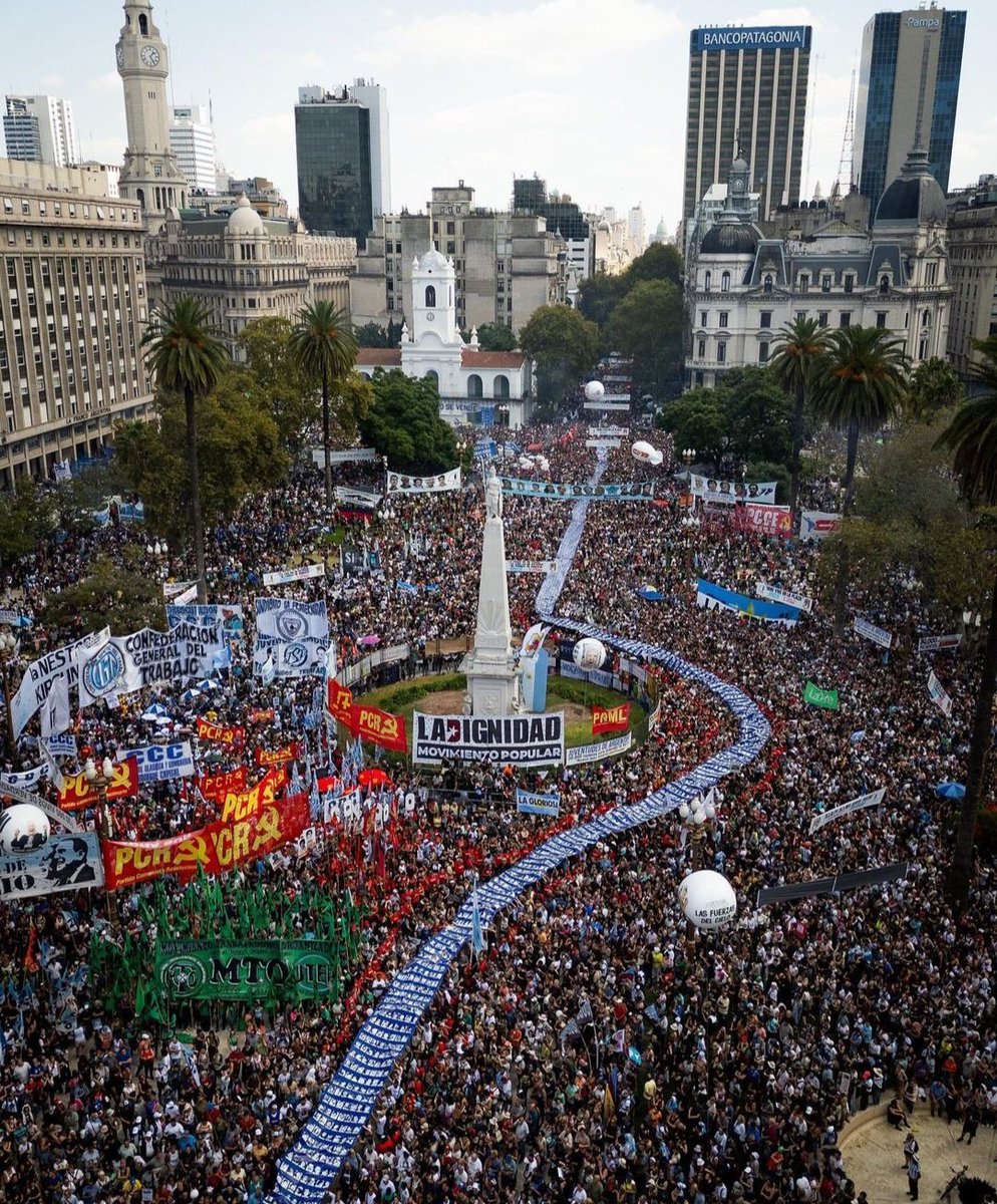 La batalla es en las calles y no en las redes.
#MemoriaVerdadJusticia
📷 <a href="/TomiCuesta/">Tomi Cuesta</a>