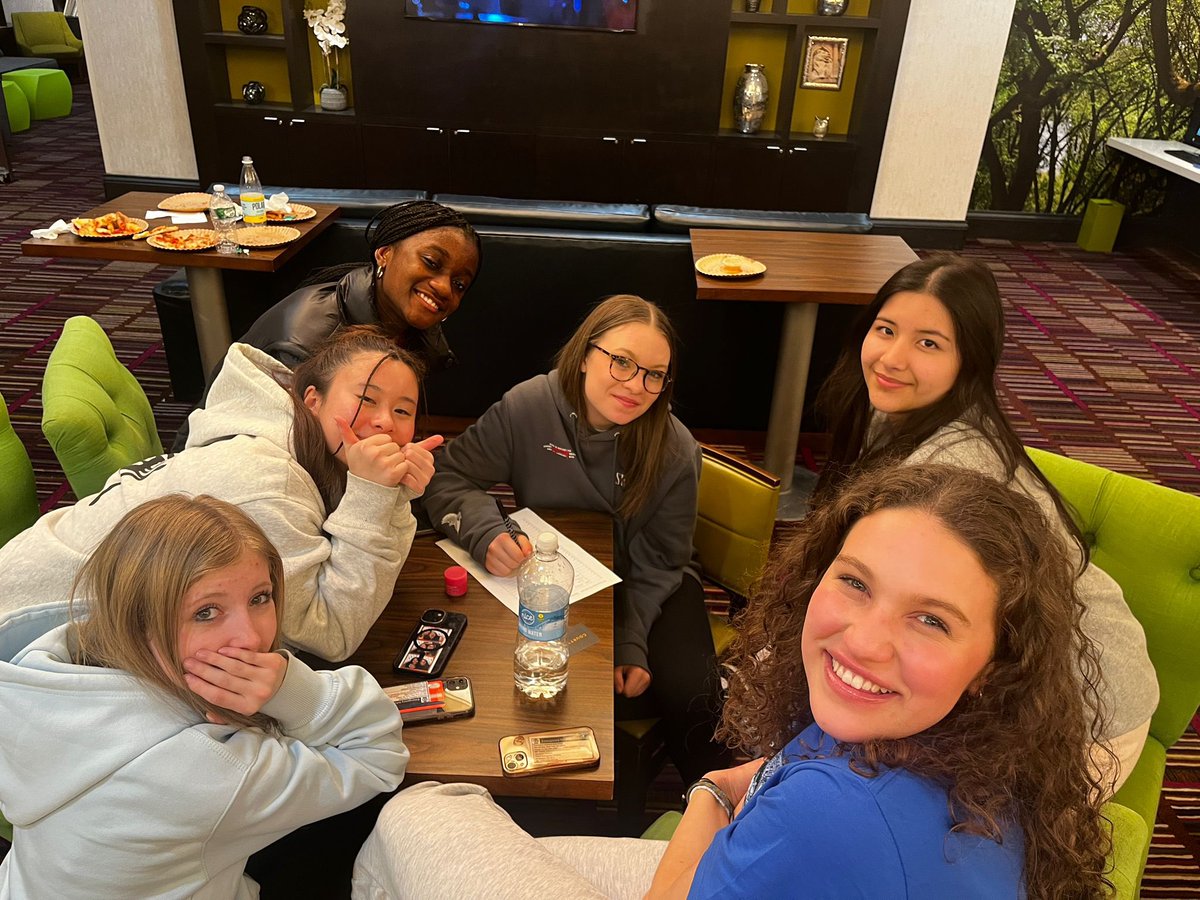 Pizza and quiz night at the hotel post shopping! (Some opted for an early night in the hotel, and on 23,000 steps… who can blame them!) 🚶‍♀️🚶🚶‍♂️🇺🇸#nyc2024 @whs_cardiff