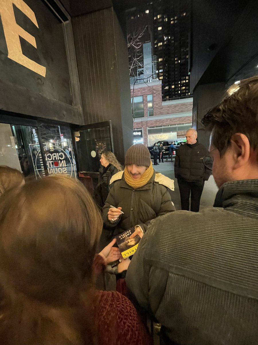 starstodeath's tweet photo. tbt to last night getting to meet my favorite actor !!!!!!!!!!!!!!!! 😭😭 https://t.co/pFsw1YuGjX
