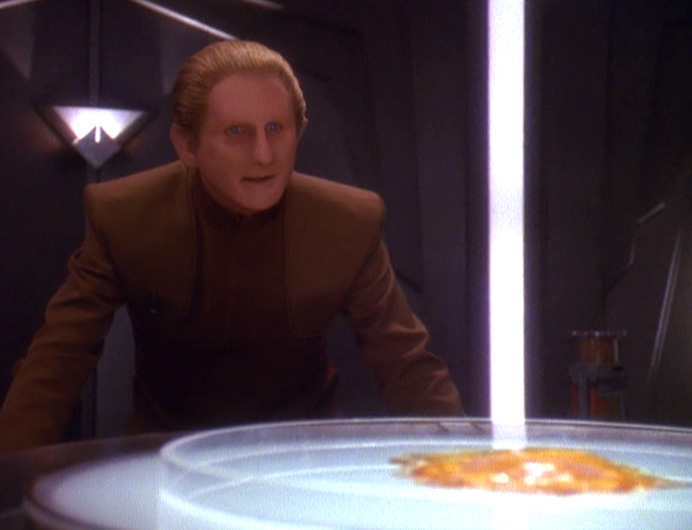 JanelleWaz's tweet photo. Rene Auberjonois basically had to act around a puddle of Jell-O the entire episode. #DS9 #TheBegotten #allstartrek https://t.co/shKTHv9ey1