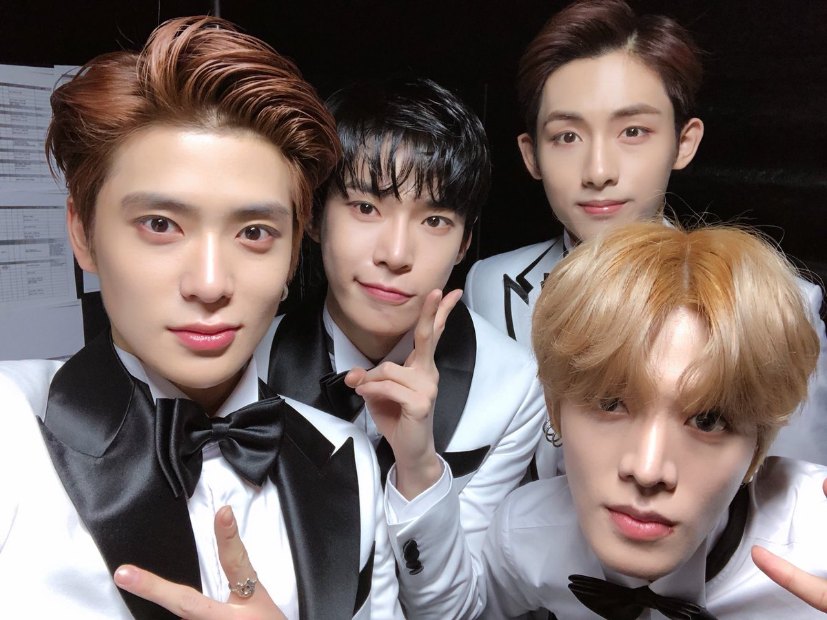 pakbxxg_'s tweet photo. เลิกกันแล้วทั้งสองคู่ https://t.co/hncGnzfgdF