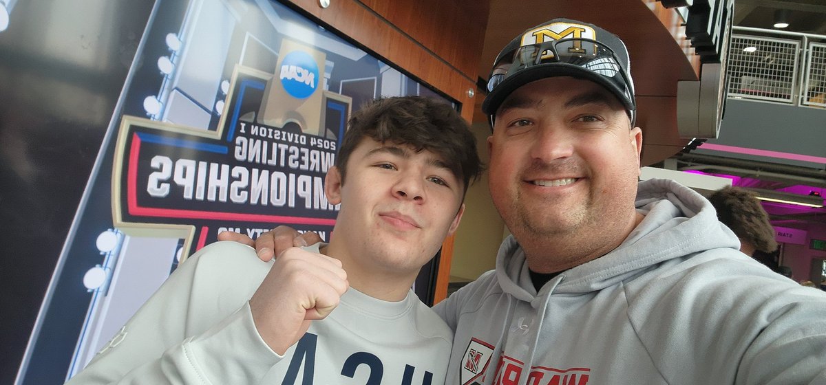 Ran into this guy at NCAAs. Been following his wrestling for years and finally had the chance to meet him. Mark my words, he will be 1 of the great ones when all said and done!!
@BoBassett06 
@NCAAWrestling
#machinegunmindset