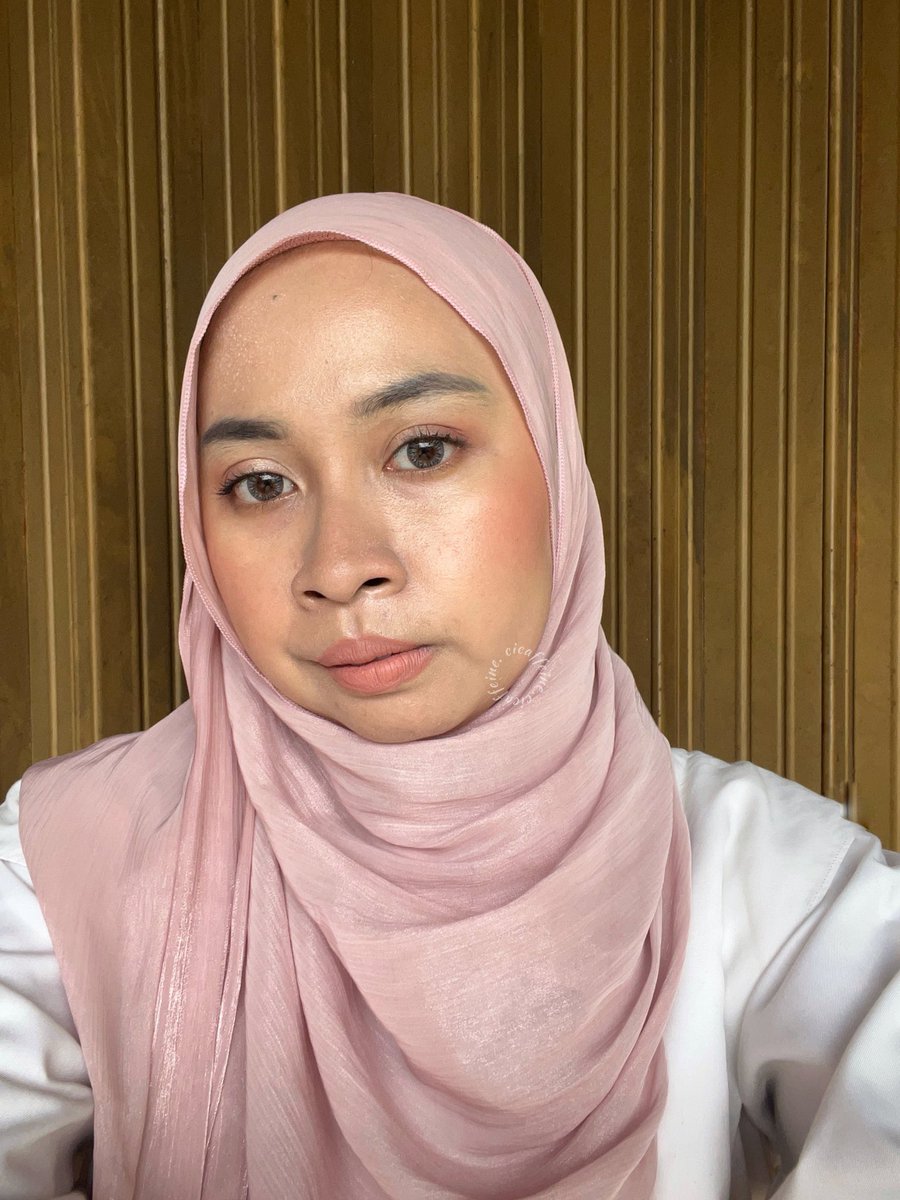 cicaffeine's tweet photo. Throwback zara circa 2020 pake shade terbaru checkmatte ✨pawn✨
#TooNudeToBeTrue
As always embossnya checkmatte selalu cantik 🥹🥹 #thinczensapproved https://t.co/EEPXU48osR