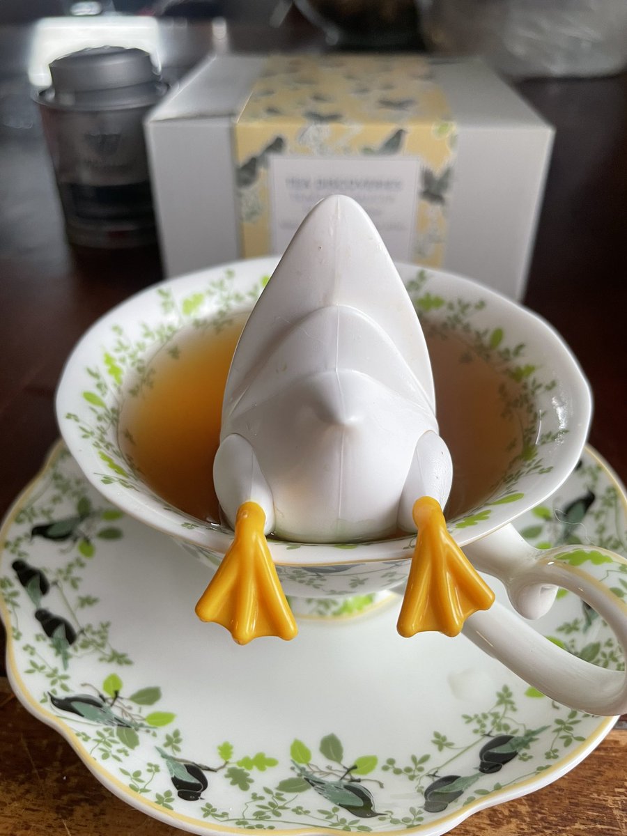 Sometimes the day calls for the fancy tea, fancy teacup with saucer, and a duck butt. #whittardofchelsea #whittards #teatime #whittardtea #fredteainfuser #duckbutt