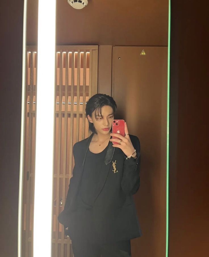 idyllicjinnie's tweet photo. mini au + os hyvn¡in | 🔞

el director de la carrera de adm de empresas se lleva mal con el alumno estrella de su semestre, ante los ojos de todos. 

pero tmn ante los ojos de todos cada vez que el sr hwąng y jeøngïn discutían en clases había una tensión sexual evidente https://t.co/XPWKtexyGt