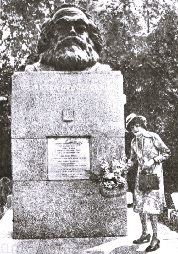 1976: Dame Edna Everage lays a gladioli wreath at the tomb of Karl Marx. 'I'm sorry I couldn't find any red flowers,' she said. 'I'm told it was his favourite colour' #karlmarx #botd