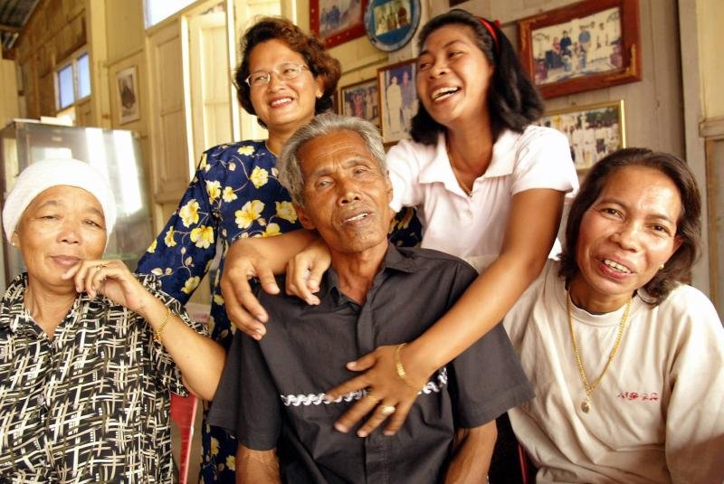 "Kenapa Ramai Bijak Pandai Terpengaruh Ajaran Ayah Pin?"

Minggu lepas, keluar di berita katanya ajaran Ayah Pin bangkit kembali. 

Ingat tak ramai golongan profesional dan berpendidikan tinggi seperti pensyarah dan guru boleh terjebak dengan ajaran ni?