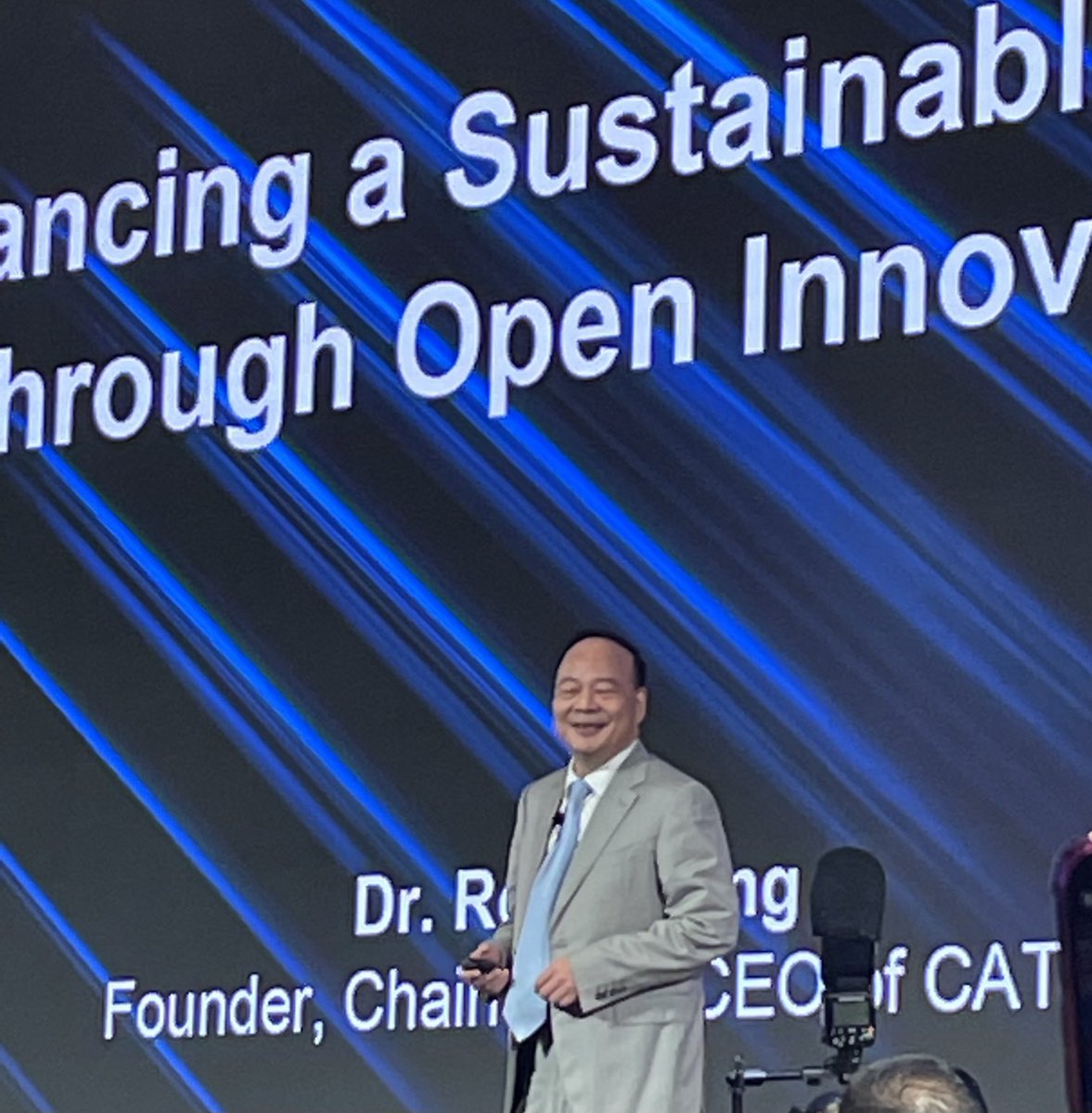 Dr. Robin Zeng, founder of Chinese battery giant CATL makes a compelling case for open innovation and shared efforts to attack climate change #OneEarthSummit