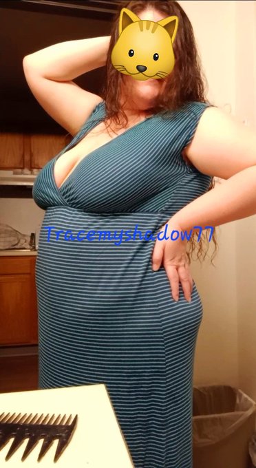This is one of my lounge dresses/night gowns.  I made some feet pics in this dress over here👇🏼 https://t<a href="/tag/simps"class="tags"><span>#simps</span></a>
