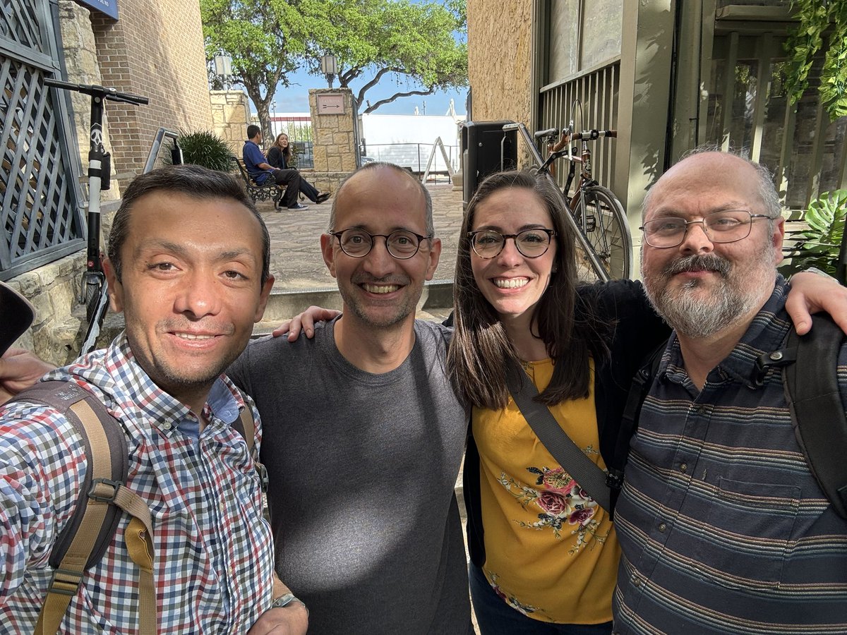 LabVogeli's tweet image. Fun times in San Antonio @ASBMB meeting @qvicens @Meg_Filbin @morkos_henen @LabVogeli #DiscoverBMB #NMR #RNA