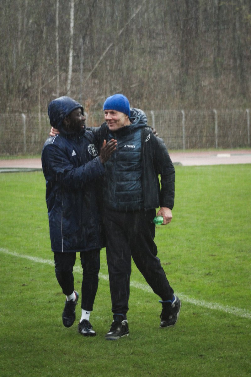 Wolfgang Sandhowe, the Makkabi coach, is a grassroots legend. In almost 40 years of career he's coached plenty of clubs. When he isn't coaching he manages a funeral home in Schmargendorf with his wife!
#groundhoppingberlin #makkabiberlin