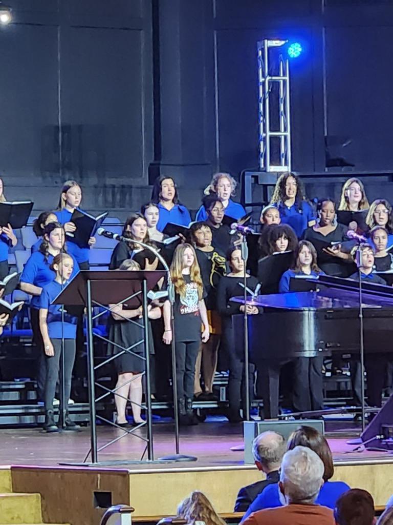@DMSTIGERTWEETS Fine Arts students were well represented this weekend! 8 Tigers participated in the Marion County All-County Honor Choir Concert and several of our Art students had their work at the Appleton Museum’s Young in Art display. @KinardsConnect1 @ErikaWiggins16