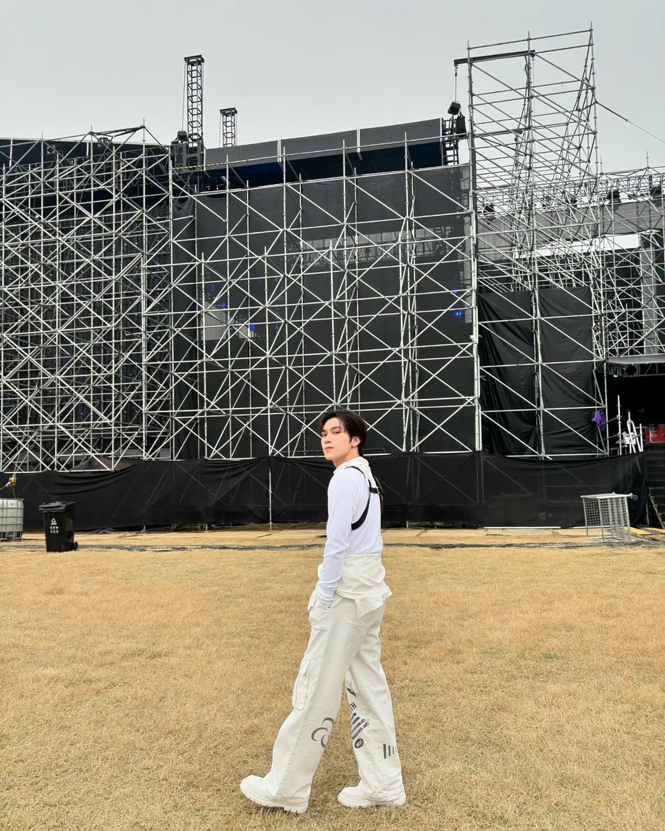 hendery pics tweet media