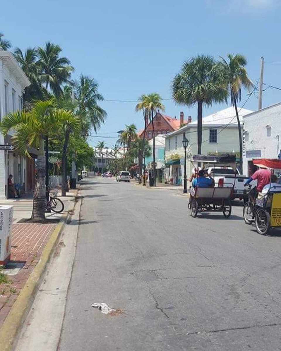 Just another lovely #Sunday afternoon in Old Town. #keywest #sundayfunday #oldtownkeywest 📷 @comewithmo_

More: PartyinKeyWest.com/wp/
Follow us: @PartyInKeyWest
Hashtag us: #PartyInKeyWest