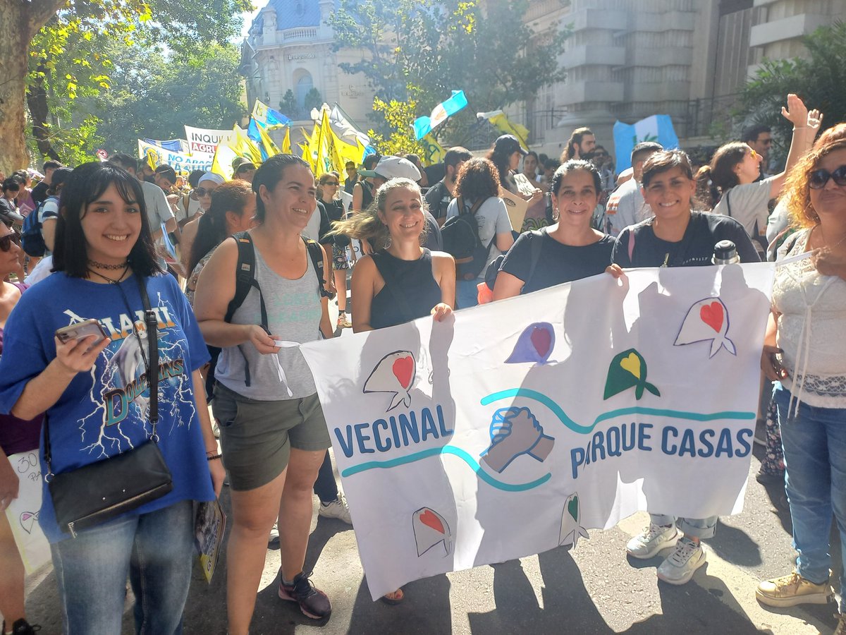 ferr_medina's tweet photo. #Rosario #24M Marchamos junto a mis cumpas queridos de @vecinalPcasas contra el negacionismo y los discursos de odio . Defender la democracia, la patria no se vende.
🇦🇷✌
#MemoriaVerdadJusticia 
#Son30000 
#NuncaMas https://t.co/HkptIb9lcE