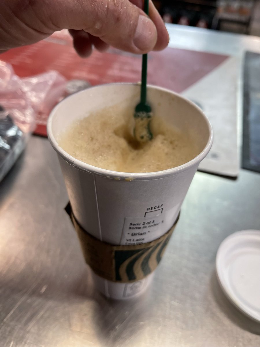 Detroitfishin's tweet photo. My Venti is now a Grande…. That’s theft to me! I ordered a $7.10 drink and can’t get it the way I order it. 
Please look @ my account activity before responding https://t.co/SiYtixeRB7