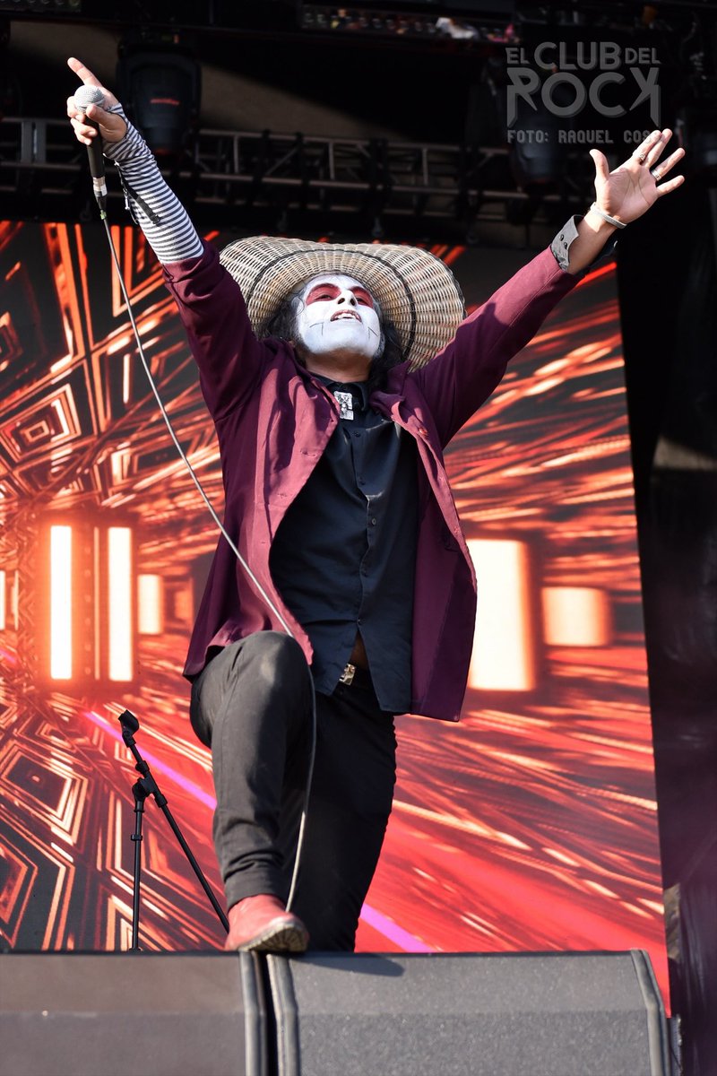 ElClubDelRock's tweet image. La bande-son imaginaire abarrotó la Carpa Intolerante del Festival @vivelatino 2024

Galería: La Bande-son Imaginaire en el Vive Latino 2024 elclubdelrock.com/conciertos/la-… 👻

Fotos: @RachelNitro