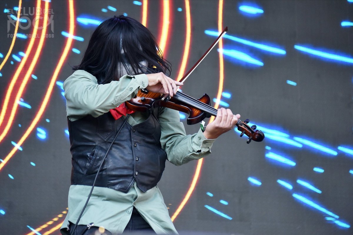 ElClubDelRock's tweet image. La bande-son imaginaire abarrotó la Carpa Intolerante del Festival @vivelatino 2024

Galería: La Bande-son Imaginaire en el Vive Latino 2024 elclubdelrock.com/conciertos/la-… 👻

Fotos: @RachelNitro