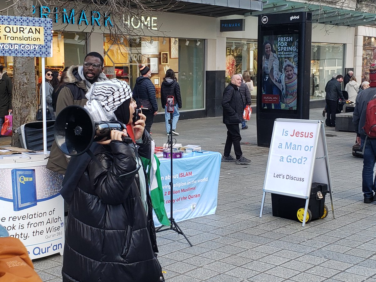 Stand and talk about religion, or march and shout for #freedomforpalestine Sunday afternoon in Liverpool Streets. 'While you're shopping, bombs are dropping!'