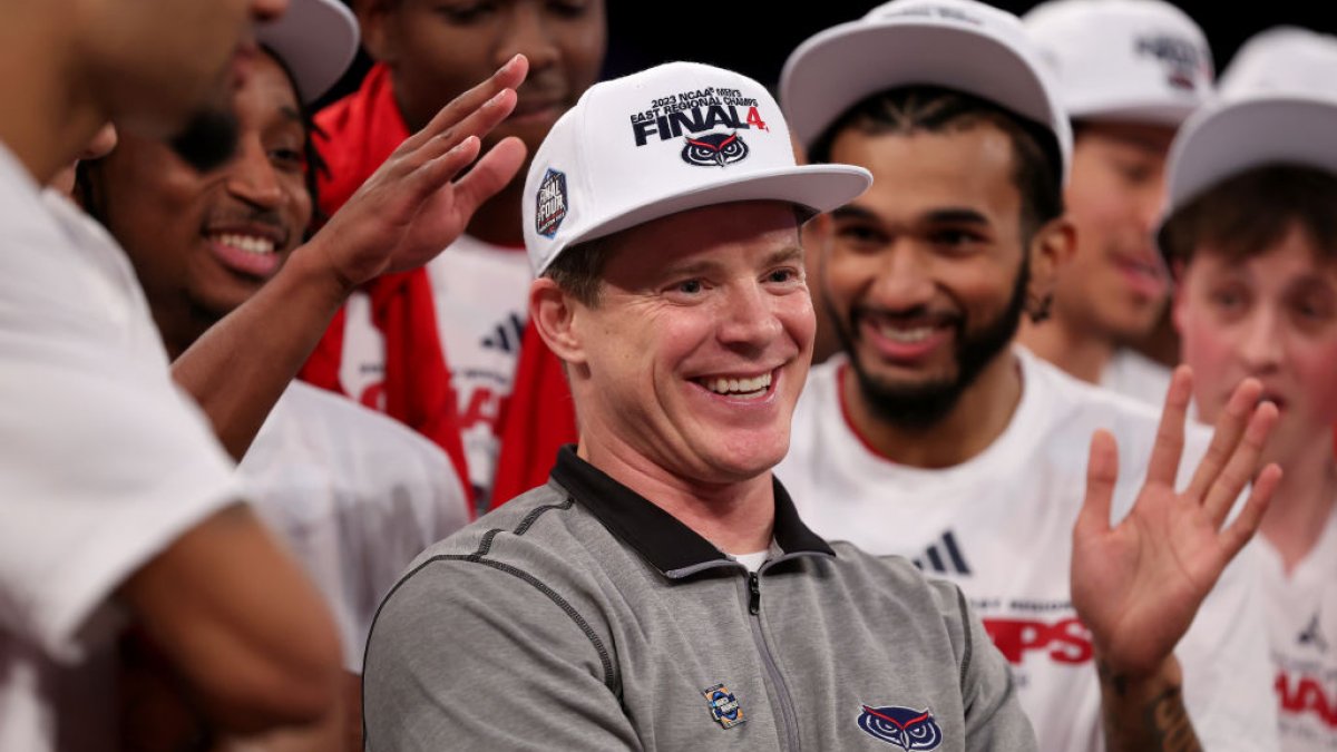 🚨PROGRAMMING ALERT🚨 In his last interview before he departs to be introduced as Michigan's next head coach, former @FAUMBB boss @CoachDustyMay joins LaVicka, Theo & Stone Monday, 1245pET. 📻 ESPN 106.3FM 📱Free ESPN App 💻 YouTube @KLV1063 l @TheoDorseyTV l @LabanowitzStone