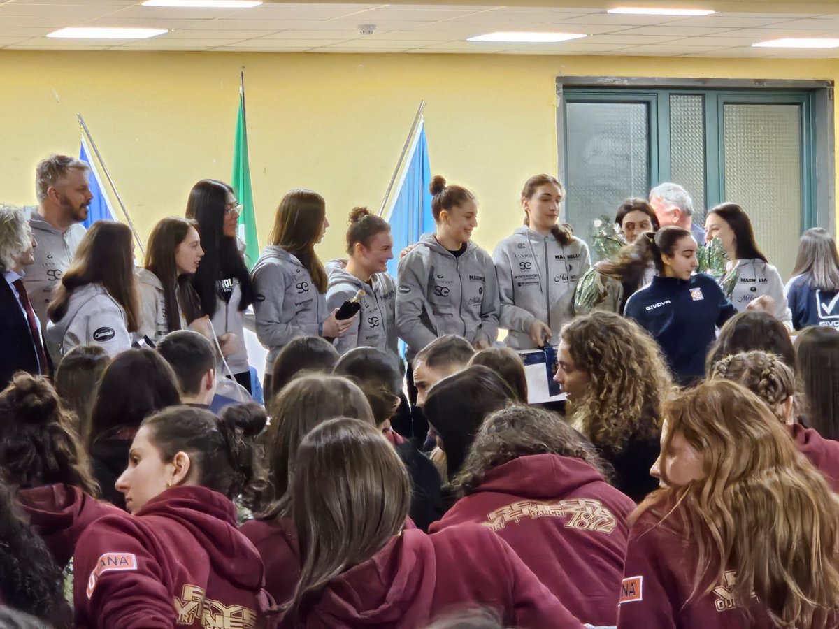 Parte domani con la Reyer Venezia l'avventura della Magnolia Campobasso nelle finali nazionali under 19 femminili di Battipaglia. In serata c'è stato spazio per la cerimonia inaugurale

molise.fip.it/under-19-parte…

#FipMolise #Italbasket