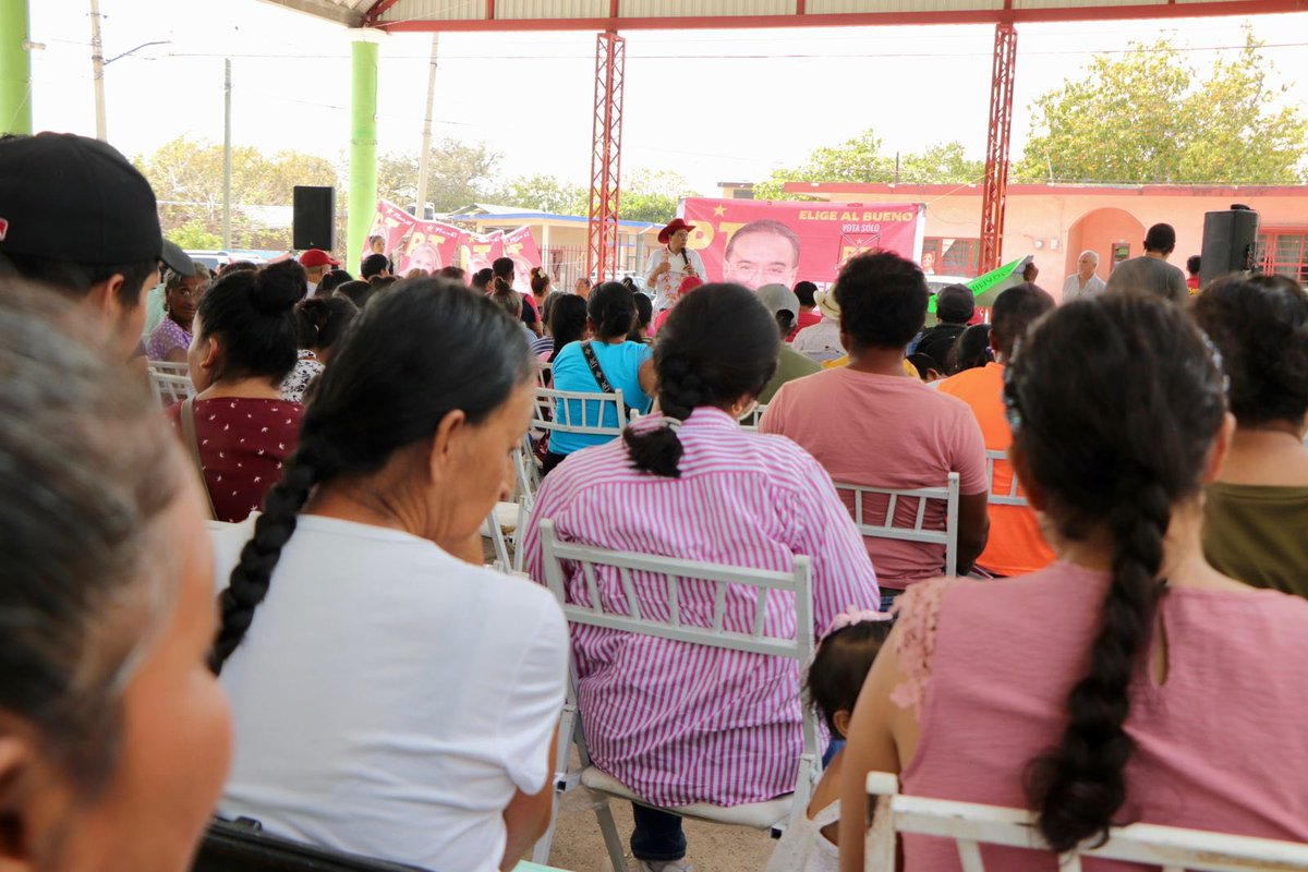 BenjaminRoblesM's tweet photo. En Asunción Ixtaltepec demostraron su total respaldo 🙌🏾 a la Dra. @Claudiashein, y es que los #Yatis, y sus agencias de este municipio quieren hacer historia este 02 de junio votando 🗳️ por el PT y hacer que una mujer preparada se convierta en la primera Presidenta de la República 🇲🇽 .
#PTesla4T ⭐️
🧵 1/2