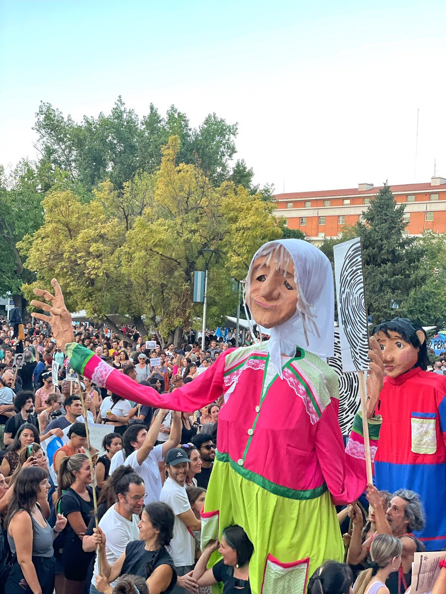 Bajo la consigna “Nunca más es ahora”, se realizó una multitudinaria movilización en Mendoza por el #24M, con un fuerte mensaje contra la negación del Gobierno sobre la cifra de 30mil desaparecidos durante la dictadura.