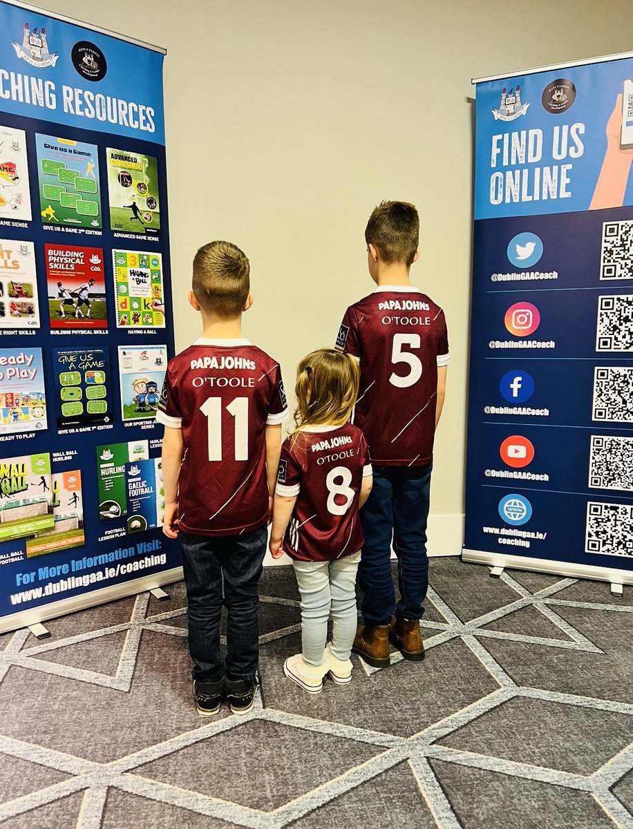 DublinGAACoach's tweet image. 🎓GRADUATION🎓

Congratulations to all the Award 2 Child, Award 2 Youth/Adult Football &amp;amp; Hurling Coaches and our Coach Developers, their families and their clubs

Thank you to the O’Toole Family for attending and giving us the privilege of honouring Sean

#DubGAAGraduation