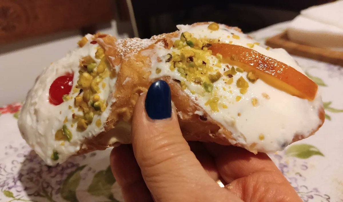 🍰 Cannolo di Piana degli Albanesi: un tuffo dentro un sogno chiamato felicita'
🍰😋🍰😋🍰😋🍰

#cannoli #cannolisiciliani #sicily