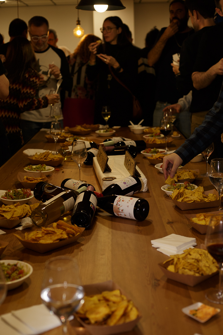 Picoteo y una copa de vino en compañía... El secreto para que los lunes sean menos lunes 🍷❤️