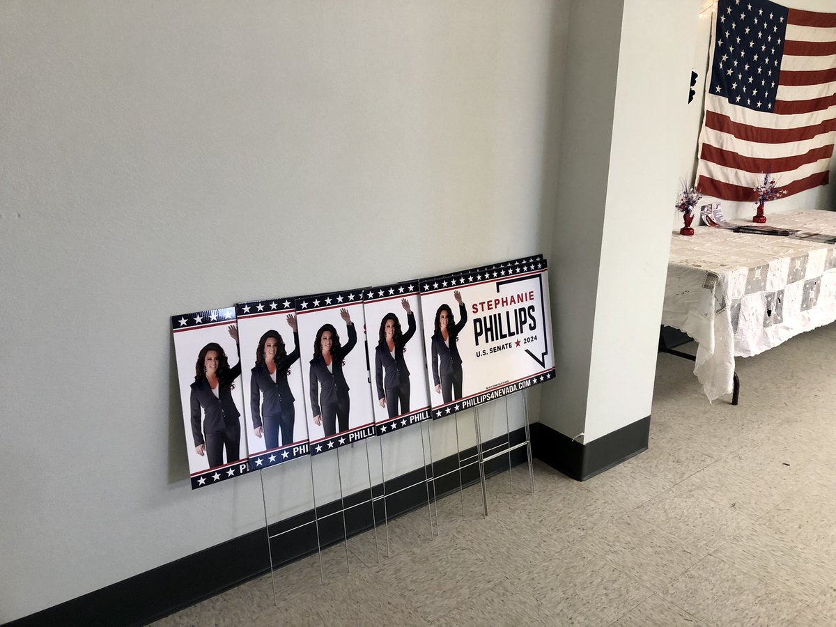 Thank you Teresa Moller and all who helped put on a great Lincoln Day celebration from Esmeralda County. It was great to be with you all again. 🇺🇸

#Phillips4Nevada #USSenate #LincolnDayDinner #EsmeraldaCounty