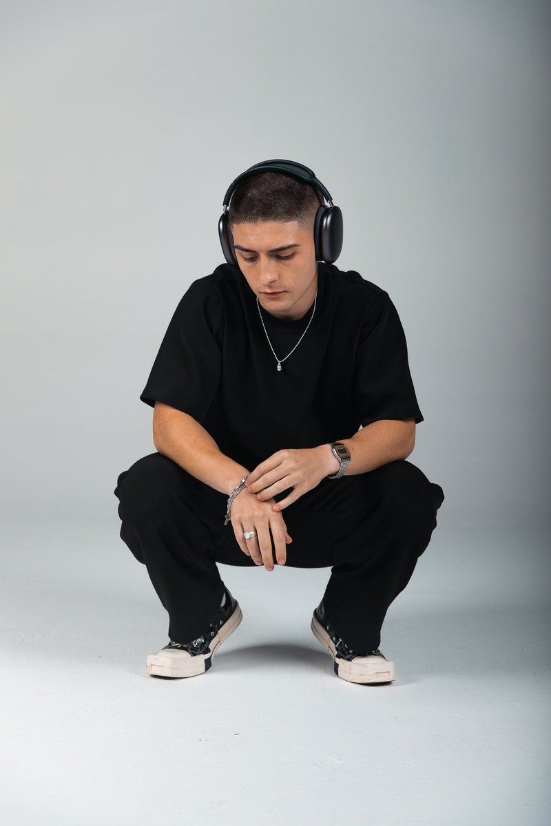 alexponcemusica's tweet photo. 1 año de “Ser Humano” él álbum con las canciones que me cambiaron la vida ❤️
Solo les puedo decir que el próximo álbum viene pronto y si creen que “Ser Humano” es bueno, “Ruido, El Silencio y Yo” les va a fascinar! 🥹

•les dejo como va el álbum• https://t.co/Kh9p1jGAwV