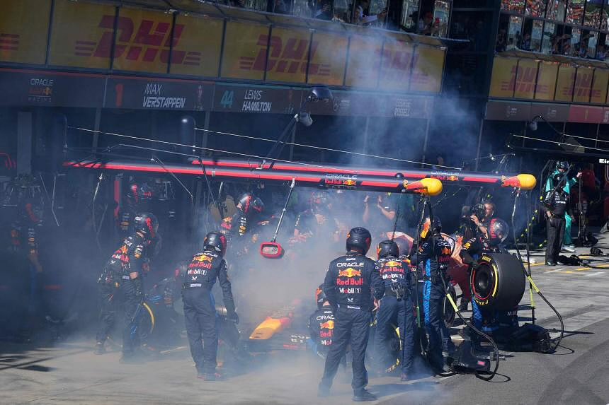 “Max is having a smoke and a pancake” - Sir Lewis Hamilton 

#AUSGP #AustraliaGP #F1 #Karma #RedBullCheats