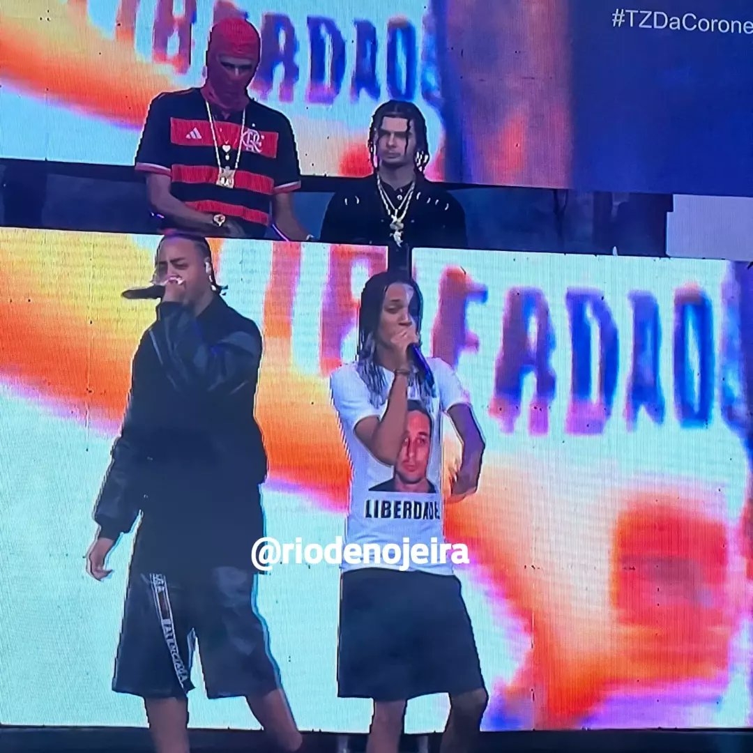riodenojeiraofc's tweet photo. Oruam foi no Lollapalooza com uma camisa pedindo liberdade para o pai dele,  Marcinho VP, líder do CV.

#riodenojeira 
#riodejaneiro https://t.co/ofrDtCIiTr