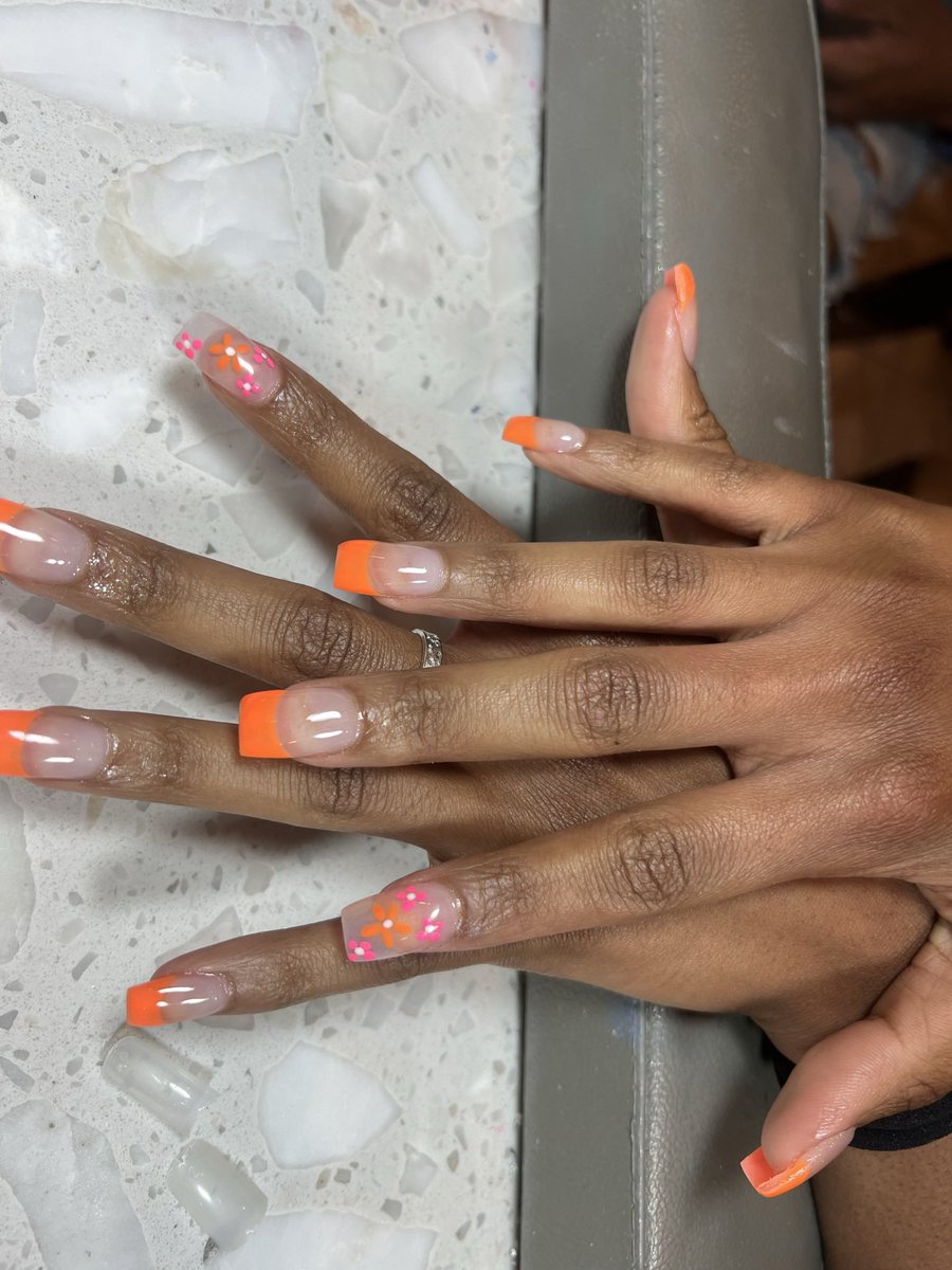jyaneswrld's tweet image. 🧡 #handmodel