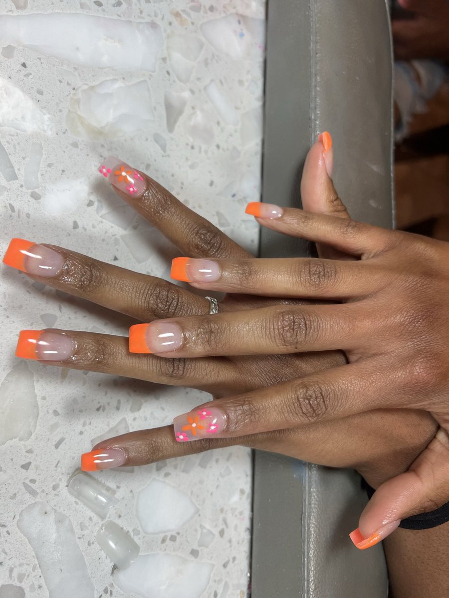jyaneswrld's tweet image. 🧡 #handmodel