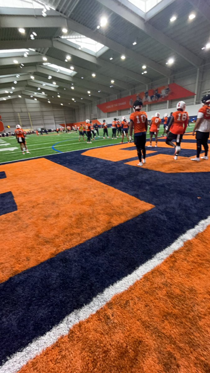 Always a blessing when i can hang out with my guys up at @CuseFootball Had a great time at the practice looking forward to another trip! @CoachNickWill @FranBrownCuse @Coach_E_Rob