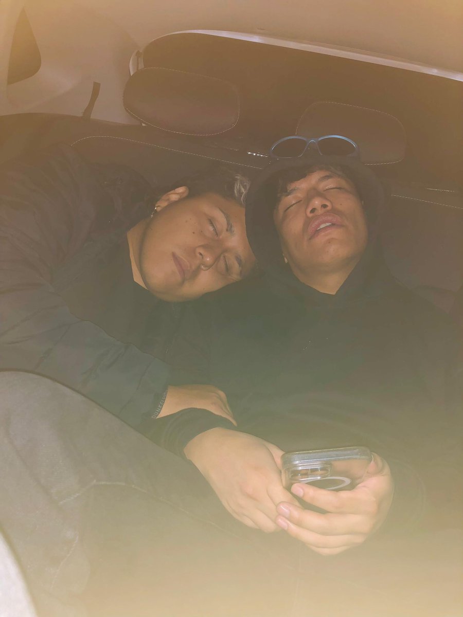 El simple sentido de la amistad después de haber grabado 18 horas por múltiples eventos y también mi bro <a href="/KingGloglo/">Glogloking</a> terminamos hechos polvo pero con un solo objetivo ser los mejores 3 stremears del peru y porque no soñar del mundo 🌍