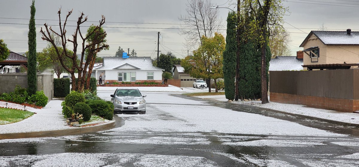 Just got our second round of 10+ minute hail in <a href="/CityofGlendora/">City of Glendora</a>. The second round was way more intense. <a href="/NWSLosAngeles/">NWS Los Angeles</a>