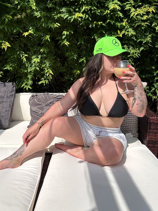 Just casually waiting for the Japanese GP race week 🏎️ 🇯🇵 https://t.co/6sgMyQ4seV