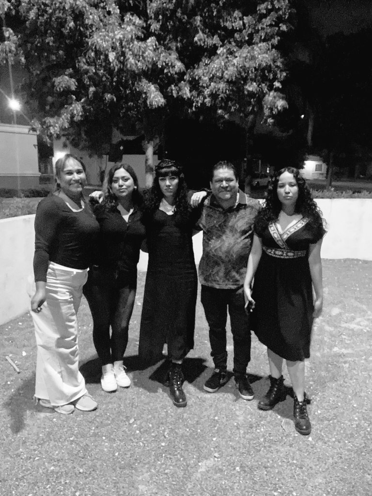 KrmeleKsa2's tweet photo. Nos vemos bien serios, pero si vieran las pendejadas que hicimos anoche jajajja
AutopoiéticaFest @monlaferte https://t.co/X4h7Bduhu0