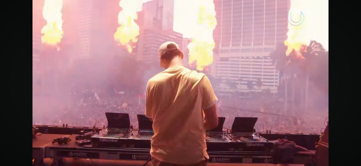 FloraATeam's tweet image. Dankjewel for tonight the show was so beautiful it gave me tears 🥹🙏🏽✨💜🅰️🔥 @afrojack @mcambush @ultra #UltraMiami2024