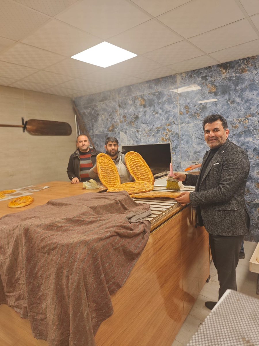 #HayırlıSahurlar 🤲🤲🤲
Ramazan ayı boyunca sahura kadar açık fırıncı esnafımıza ve çalışanlarına güç kuvvet ver Allah’ım. En kutsal kazanç alın teri ile kazanılan kazançtır
Tüm Esnaflarımıza hayırlı bereketli bol kazançlar diliyoruz. 

#midyatmeso
#midyatesnaf