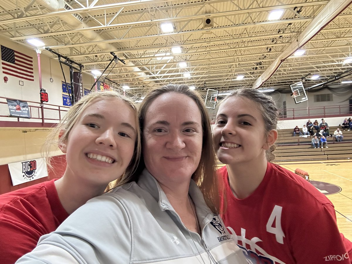Big 30 Senior All-Star game! These two getting after it! PA with the WIN over NY!
<a href="/RuhlmanSammie/">Sammie Ruhlman</a> <a href="/HalleKuzminski/">•halle kuzminski•</a> 
🔥💙🏀