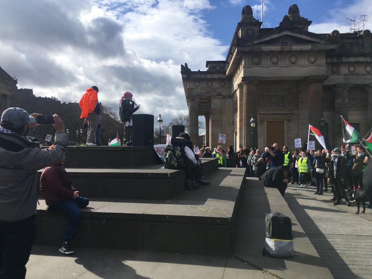 sanabilgrami's tweet photo. Solidarity and song at the Educator’s Vigil, a demonstration and a march in Edinburgh on Saturday. Ceasefire now! 🇵🇸 https://t.co/JM6VDZcLRN