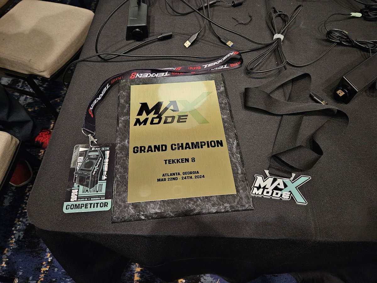 Just won #MaxModeATL. This was an incredible event, and I'm very proud of my performance. Also, big shoutout to my boys @Shinobikun904 for 5th place here as well and @SperoGin for getting 3rd at #PaxArena. I also believe that this is my first ever win at a big offline event 😁🏆!