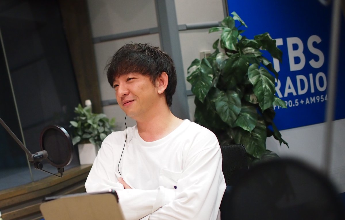 flat954's tweet image. 文化放送 #おとなりさんラジオ と２年ぶりに
同時生放送…したんですが…

まさかのエールソングを🎙
#平子祐希 さん@hirako_yuki の生歌で…
いただきました🫨
@otonariqr #ふらっと954