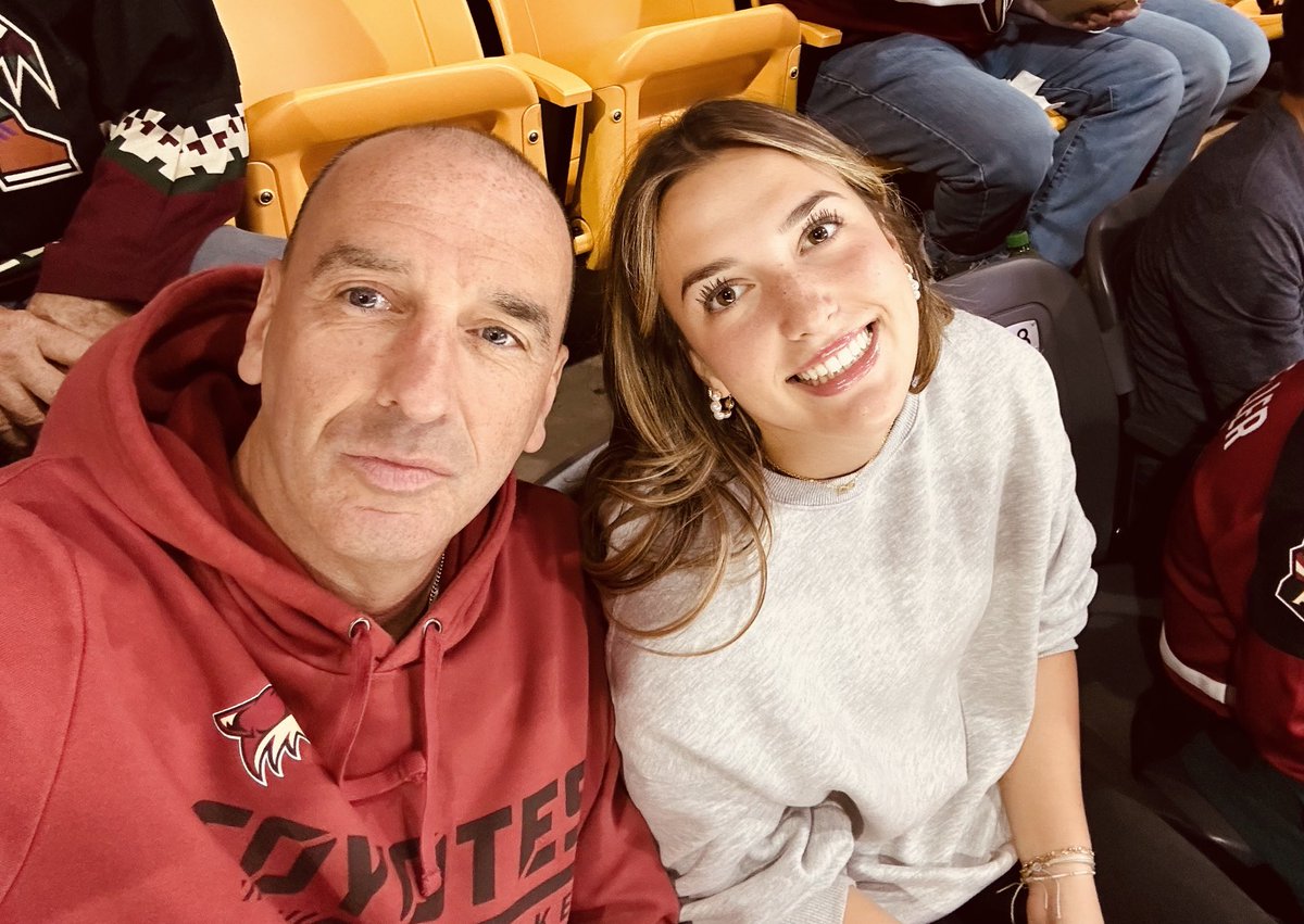 Rare Sunday off. No better way to enjoy the evening than spending quality time with ⁦@AvaMoynihan2026⁩ and cheering on our beloved ⁦@ArizonaCoyotes⁩.