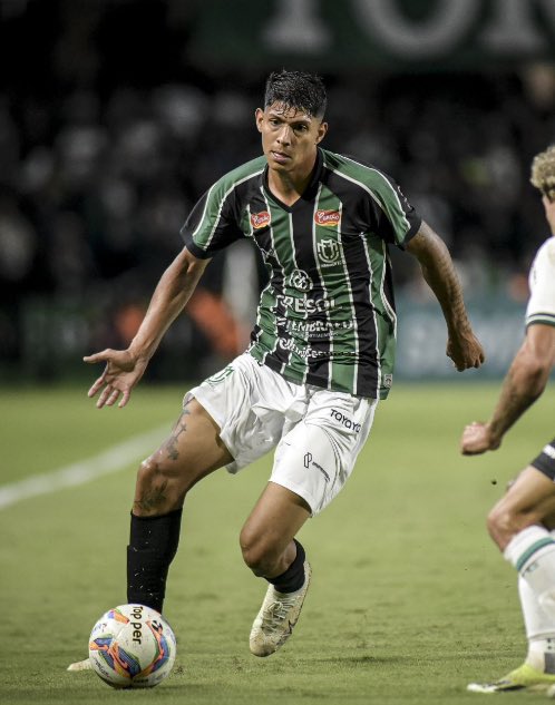 NetoGenovez's tweet photo. Esse menino venceu todas as adversidades e acreditou nele, hoje é uma realidade. 
 Zé Vitor, você merece todo o mérito. 
 Você está na final do Paranaense e sendo protagonista. 
  Você transformou o caos em oportunidade. 
  Voa Zé Vitor!! 
  Somos NG Soccer 🙏🏻 https://t.co/7S1hqIXfyC